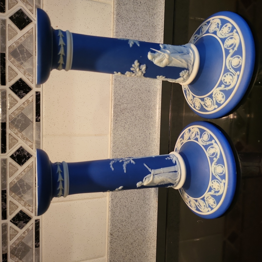 Pair of Dark Blue Wedgwood Jasperware Candlesticks Candle Holders 7 3/4" - Picture 3 of 16